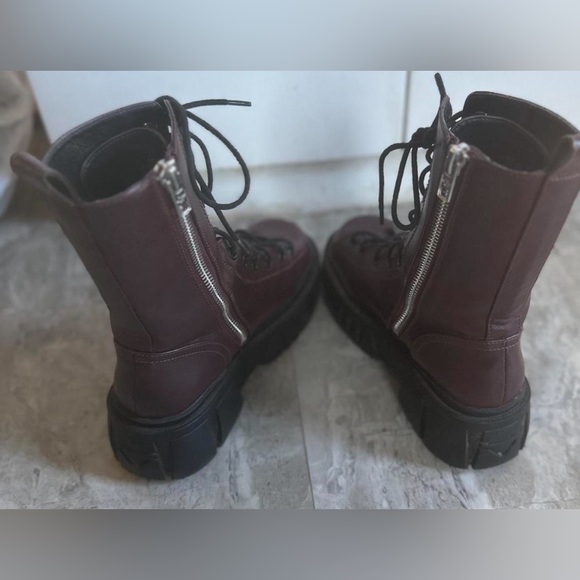 DOLLSKILL PLATFORM faux leather COMBAT BOOTS SZ 10 skin punk cherry red unisex - Picture 3 of 5